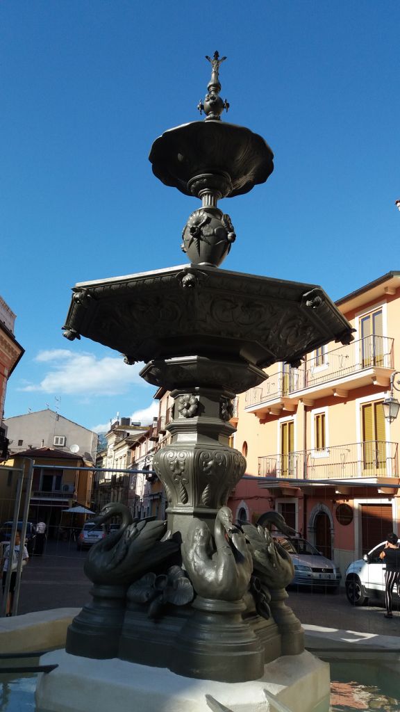 La fontana di Piazza Madonna della Libera dopo il restauro